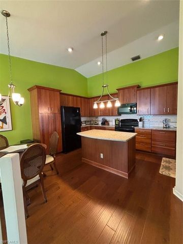 2136 Tama CIR # 202, Naples, FL 34112