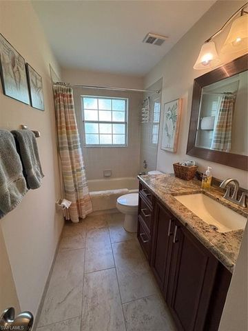 2136 Tama CIR # 202, Naples, FL 34112