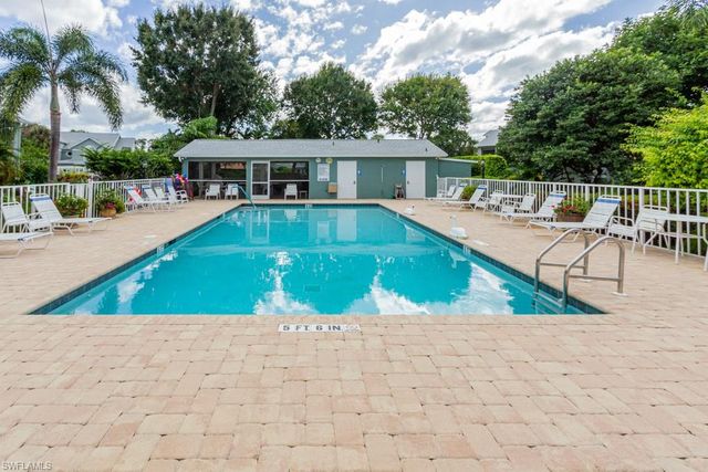 2136 Tama CIR # 202, Naples, FL 34112