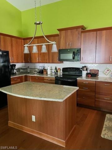 2136 Tama CIR # 202, Naples, FL 34112