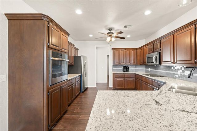 1221 NW 196th Street, Edmond, OK 73012