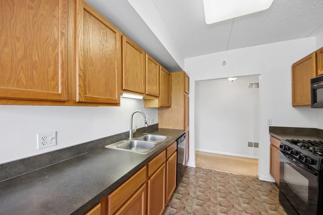 190 N Milwaukee Avenue 401, Wheeling, IL 60090