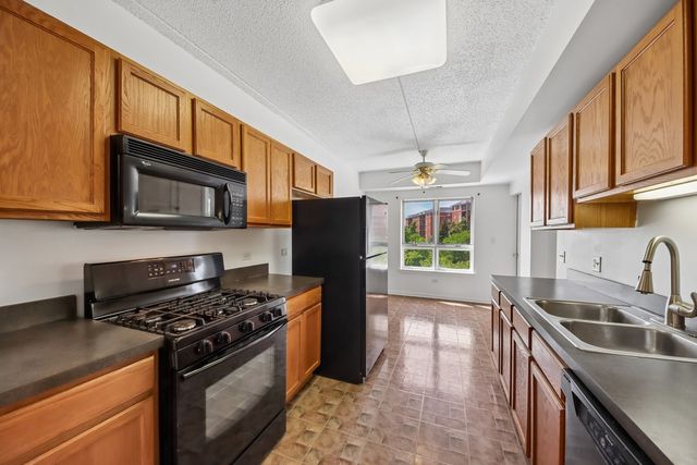 190 N Milwaukee Avenue 401, Wheeling, IL 60090