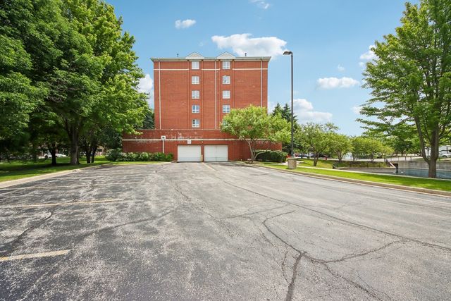 190 N Milwaukee Avenue 401, Wheeling, IL 60090