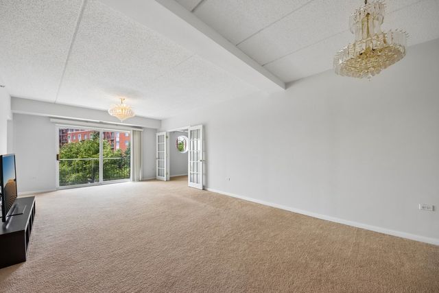 190 N Milwaukee Avenue 401, Wheeling, IL 60090