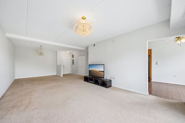 190 N Milwaukee Avenue 401, Wheeling, IL 60090