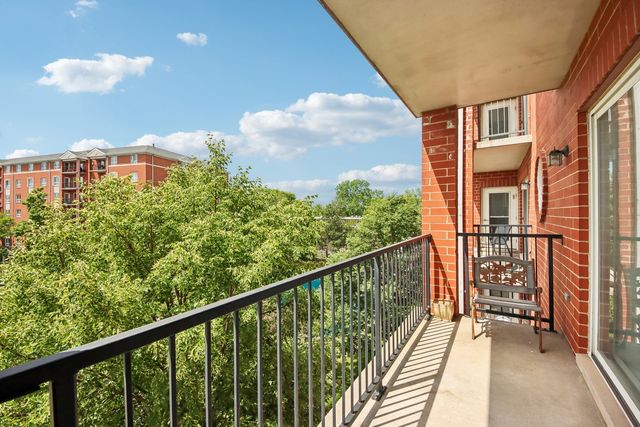 190 N Milwaukee Avenue 401, Wheeling, IL 60090
