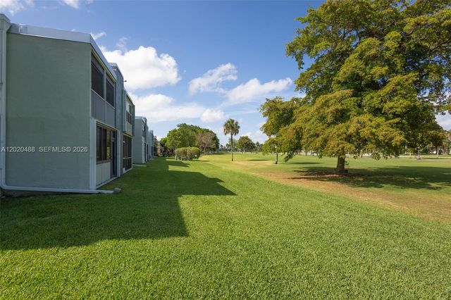 7350 NW 18th St 206, Margate, FL 33063