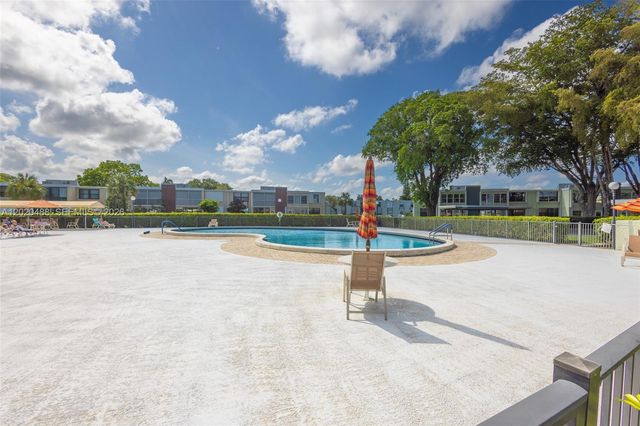 7350 NW 18th St 206, Margate, FL 33063