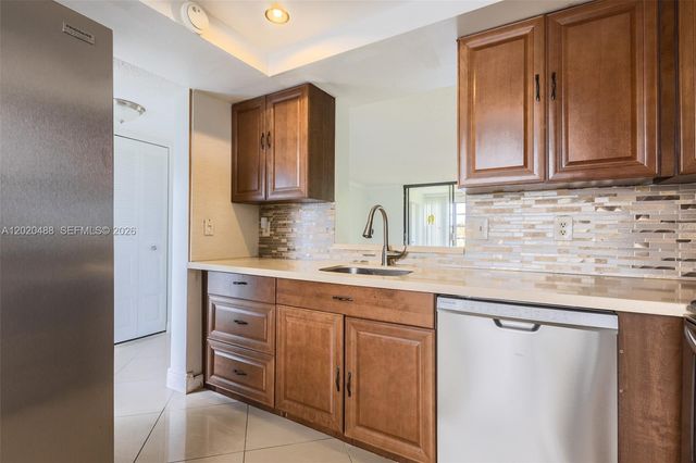 7350 NW 18th St 206, Margate, FL 33063