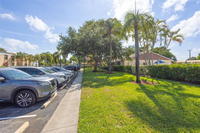7350 NW 18th St 206, Margate, FL 33063