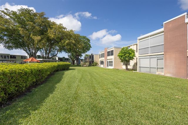 7350 NW 18th St 206, Margate, FL 33063