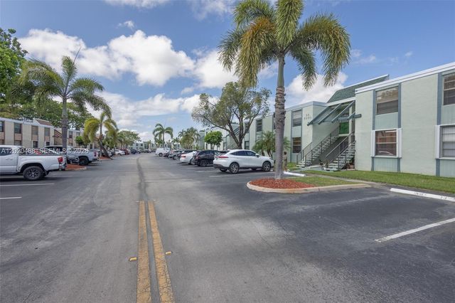 7350 NW 18th St 206, Margate, FL 33063