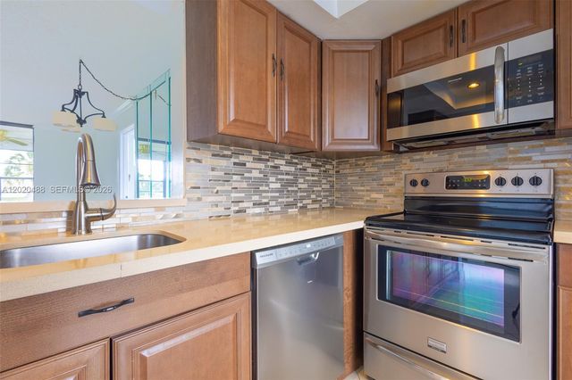 7350 NW 18th St 206, Margate, FL 33063