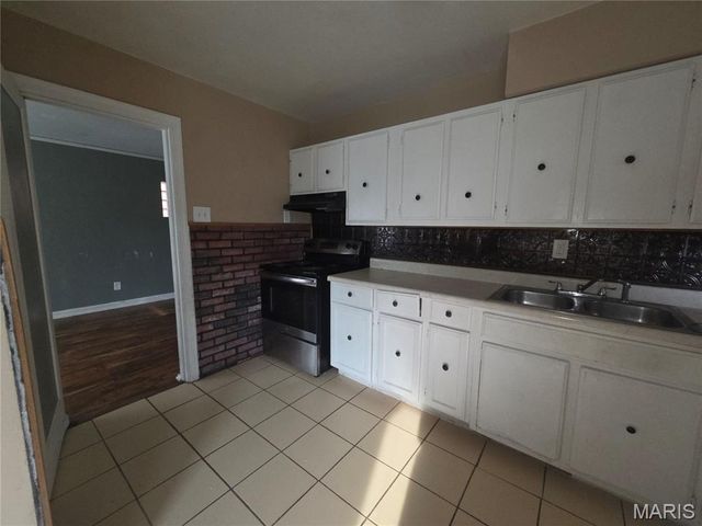 3510 Central Place, St Louis, MO 63121