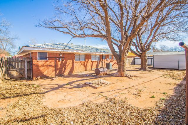 907 S Pecos Drive, Brownfield, TX 79316