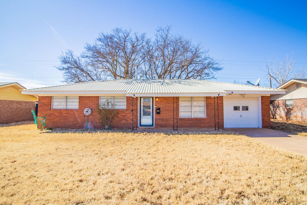 907 S Pecos Drive, Brownfield, TX 79316
