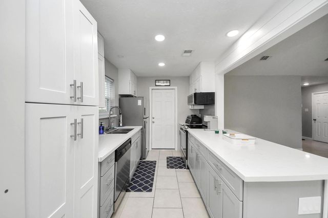 10203 Hollow Canyon Drive, Sugar Land, TX 77498