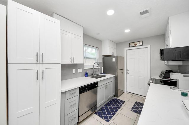 10203 Hollow Canyon Drive, Sugar Land, TX 77498