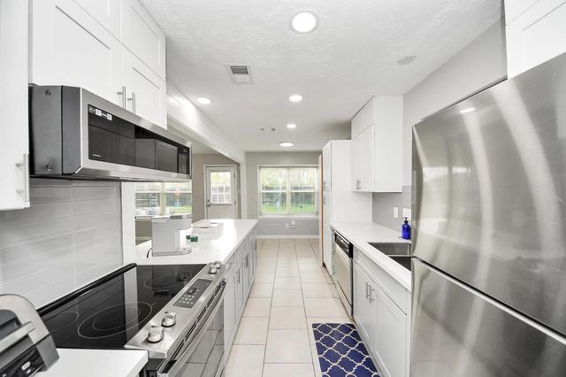 10203 Hollow Canyon Drive, Sugar Land, TX 77498