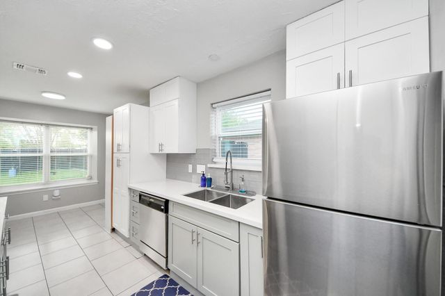 10203 Hollow Canyon Drive, Sugar Land, TX 77498