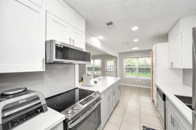 10203 Hollow Canyon Drive, Sugar Land, TX 77498