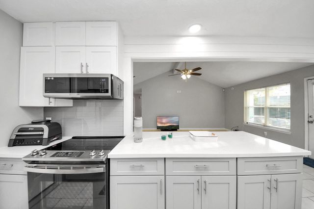 10203 Hollow Canyon Drive, Sugar Land, TX 77498