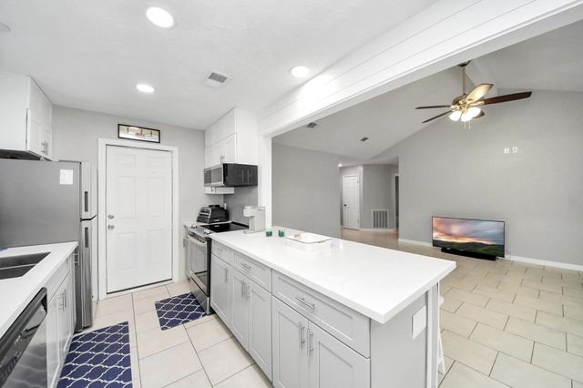 10203 Hollow Canyon Drive, Sugar Land, TX 77498