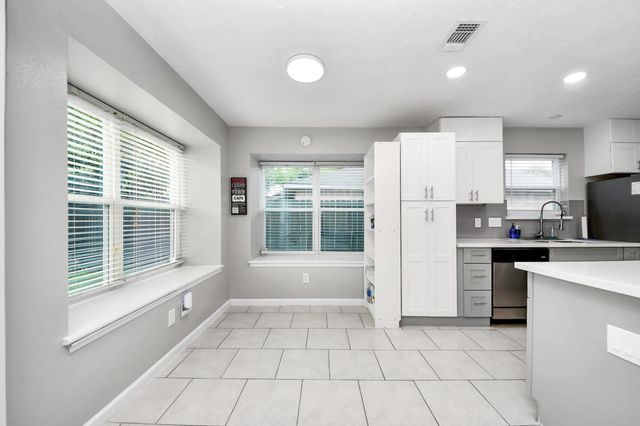 10203 Hollow Canyon Drive, Sugar Land, TX 77498