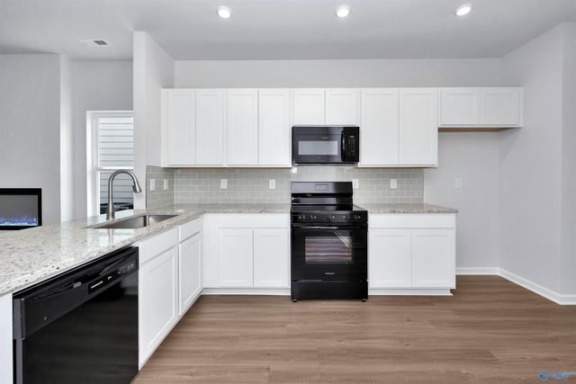 7213 Fox Glen Circle SE, Owens Cross Roads, AL 35763