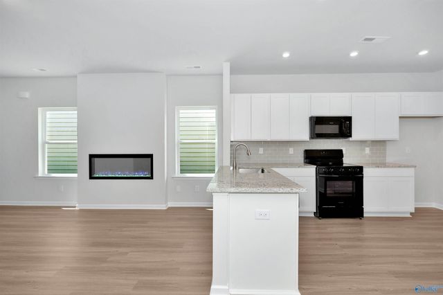 7213 Fox Glen Circle SE, Owens Cross Roads, AL 35763