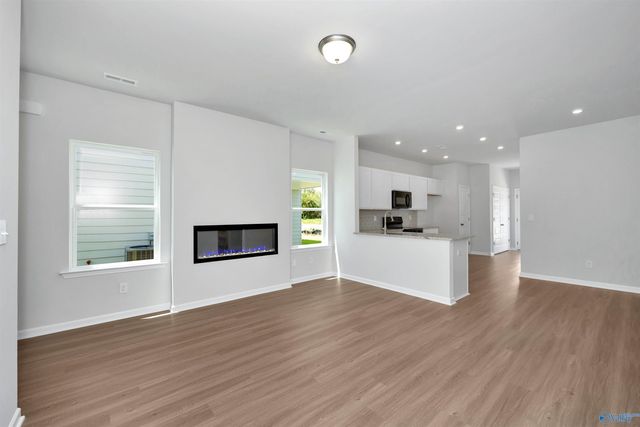 7213 Fox Glen Circle SE, Owens Cross Roads, AL 35763