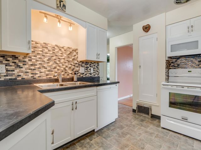 4124 N Hawthorne St, Spokane, WA 99205