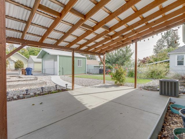4124 N Hawthorne St, Spokane, WA 99205