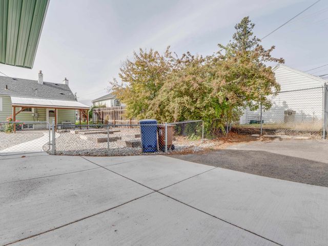 4124 N Hawthorne St, Spokane, WA 99205