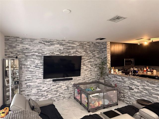 8470 SW 150th Ave 6, Miami, FL 33193