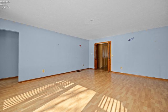 W 14015 Lake Road, Vermilion, OH 44089