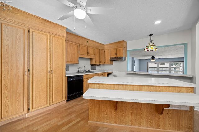 W 14015 Lake Road, Vermilion, OH 44089