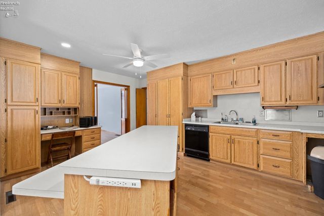 W 14015 Lake Road, Vermilion, OH 44089