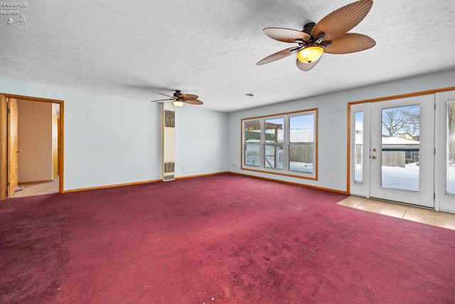 W 14015 Lake Road, Vermilion, OH 44089