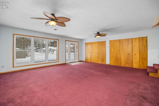 W 14015 Lake Road, Vermilion, OH 44089