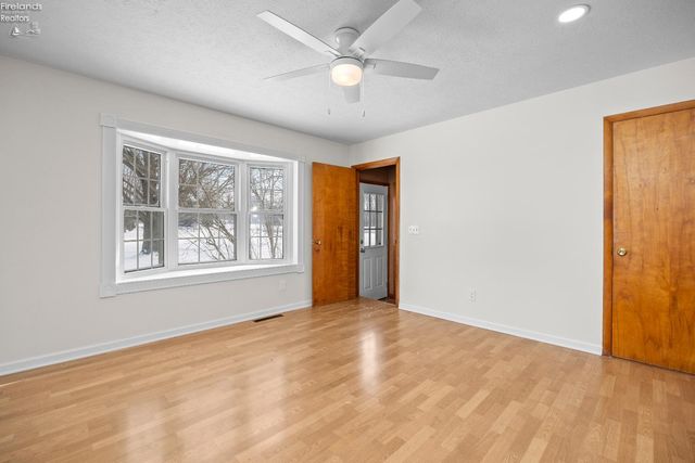 W 14015 Lake Road, Vermilion, OH 44089