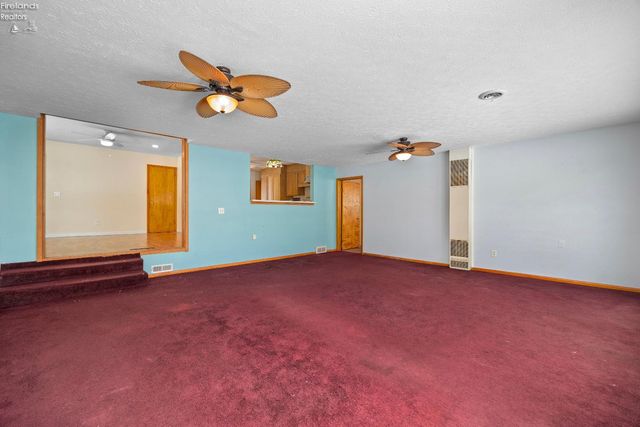 W 14015 Lake Road, Vermilion, OH 44089