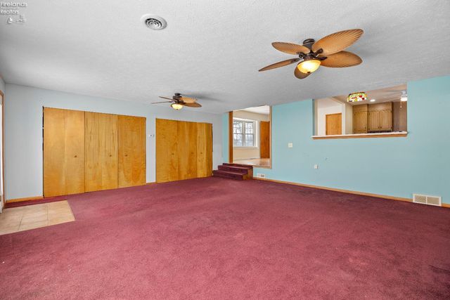 W 14015 Lake Road, Vermilion, OH 44089