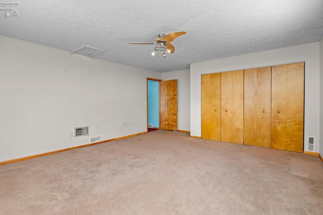 W 14015 Lake Road, Vermilion, OH 44089