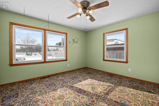 W 14015 Lake Road, Vermilion, OH 44089