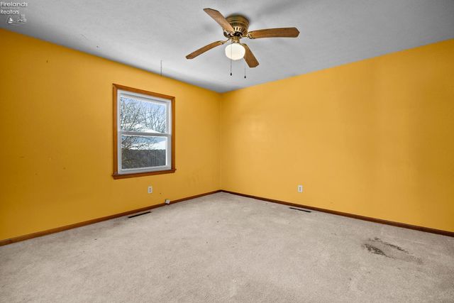 W 14015 Lake Road, Vermilion, OH 44089