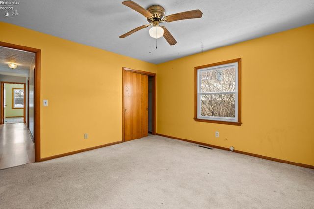 W 14015 Lake Road, Vermilion, OH 44089