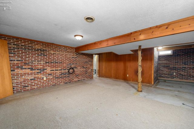 W 14015 Lake Road, Vermilion, OH 44089