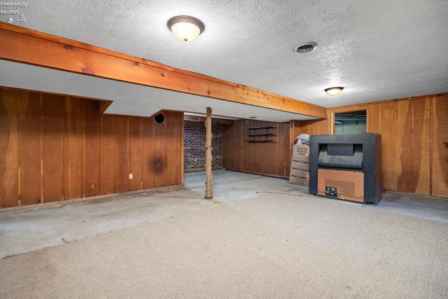 W 14015 Lake Road, Vermilion, OH 44089